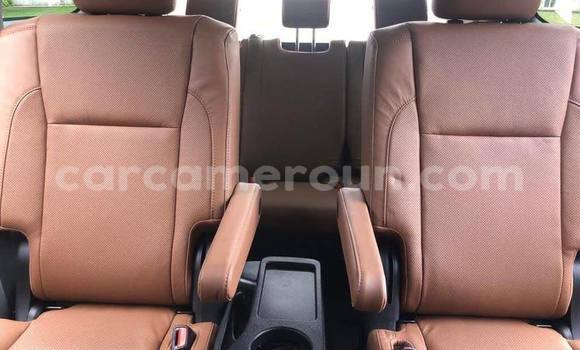 Sayi Na hannu Toyota Highlander Black Mota in Douala a Ƙasar Kamaru Sayi Na hannu Toyota Highlander Black Mota in Douala a Ƙasar Kamaru