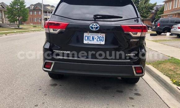 Sayi Na hannu Toyota Highlander Black Mota in Douala a Ƙasar Kamaru Sayi Na hannu Toyota Highlander Black Mota in Douala a Ƙasar Kamaru