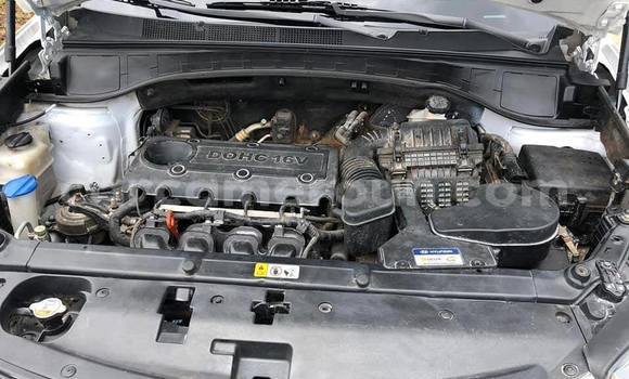 Sayi Na hannu Hyundai Santa Fe White Mota in Douala a Ƙasar Kamaru Sayi Na hannu Hyundai Santa Fe White Mota in Douala a Ƙasar Kamaru