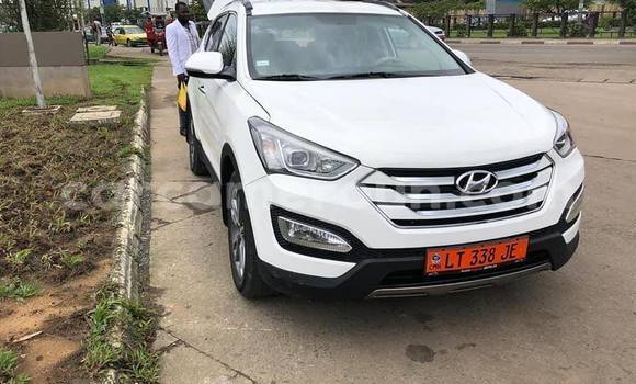 Sayi Na hannu Hyundai Santa Fe White Mota in Douala a Ƙasar Kamaru Sayi Na hannu Hyundai Santa Fe White Mota in Douala a Ƙasar Kamaru