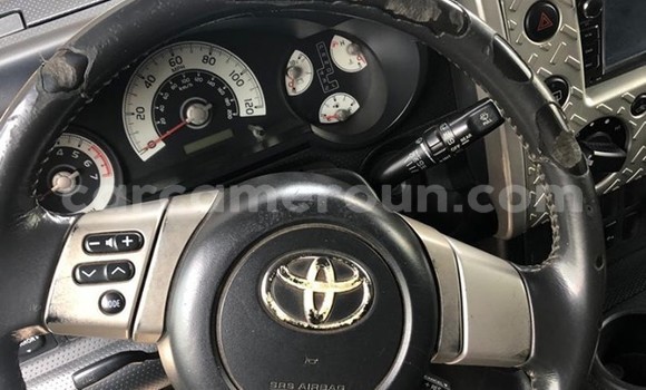 Sayi Na hannu Toyota FJ Cruiser Blue Mota in Douala a Ƙasar Kamaru Sayi Na hannu Toyota FJ Cruiser Blue Mota in Douala a Ƙasar Kamaru