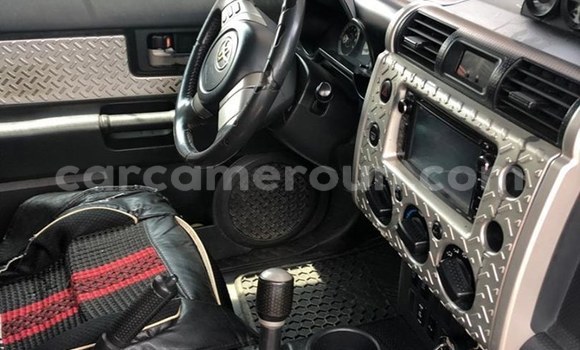 Sayi Na hannu Toyota FJ Cruiser Blue Mota in Douala a Ƙasar Kamaru Sayi Na hannu Toyota FJ Cruiser Blue Mota in Douala a Ƙasar Kamaru