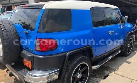 Sayi Na hannu Toyota FJ Cruiser Blue Mota in Douala a Ƙasar Kamaru Sayi Na hannu Toyota FJ Cruiser Blue Mota in Douala a Ƙasar Kamaru