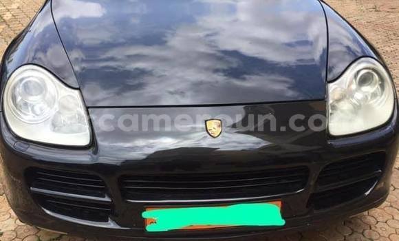 Sayi Na hannu Porsche Cayenne Black Mota in Douala a Ƙasar Kamaru