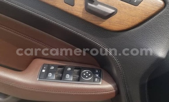 Sayi Na hannu Mercedes‒Benz ML–Class White Mota in Douala a Ƙasar Kamaru Sayi Na hannu Mercedes‒Benz ML–Class White Mota in Douala a Ƙasar Kamaru