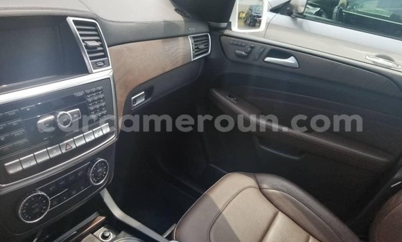 Sayi Na hannu Mercedes‒Benz ML–Class White Mota in Douala a Ƙasar Kamaru Sayi Na hannu Mercedes‒Benz ML–Class White Mota in Douala a Ƙasar Kamaru