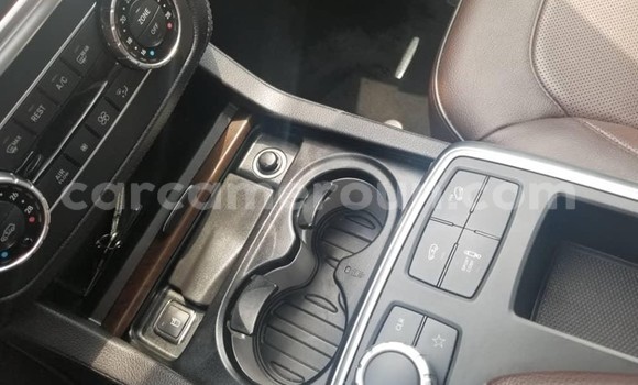 Sayi Na hannu Mercedes‒Benz ML–Class White Mota in Douala a Ƙasar Kamaru Sayi Na hannu Mercedes‒Benz ML–Class White Mota in Douala a Ƙasar Kamaru