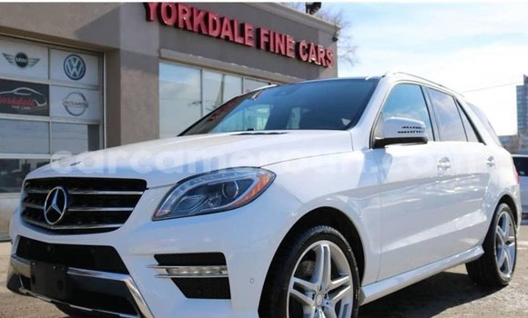 Sayi Na hannu Mercedes‒Benz ML–Class White Mota in Douala a Ƙasar Kamaru Sayi Na hannu Mercedes‒Benz ML–Class White Mota in Douala a Ƙasar Kamaru