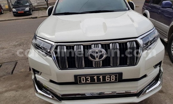 Sayi Na hannu Toyota Land Cruiser White Mota in Douala a Ƙasar Kamaru Sayi Na hannu Toyota Land Cruiser White Mota in Douala a Ƙasar Kamaru