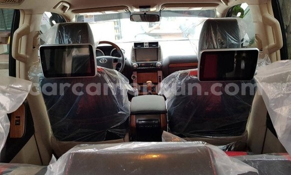 Sayi Na hannu Toyota Land Cruiser White Mota in Douala a Ƙasar Kamaru Sayi Na hannu Toyota Land Cruiser White Mota in Douala a Ƙasar Kamaru