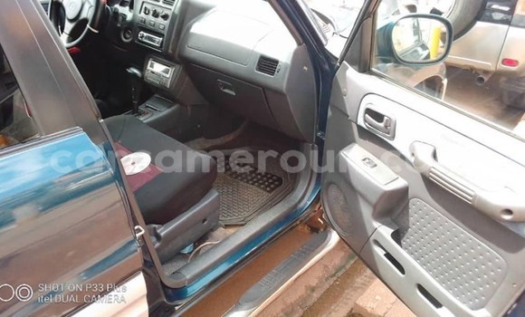 Sayi Na hannu Toyota RAV4 Green Mota in Douala a Ƙasar Kamaru Sayi Na hannu Toyota RAV4 Green Mota in Douala a Ƙasar Kamaru