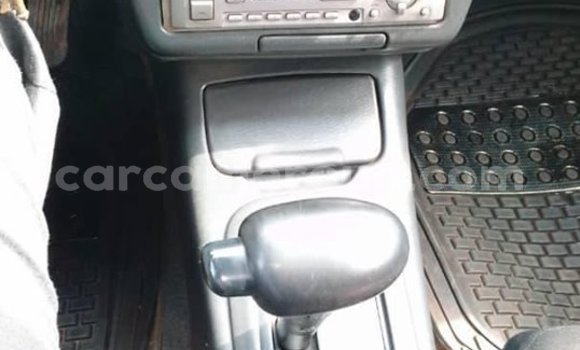 Sayi Na hannu Toyota RAV4 Green Mota in Douala a Ƙasar Kamaru Sayi Na hannu Toyota RAV4 Green Mota in Douala a Ƙasar Kamaru