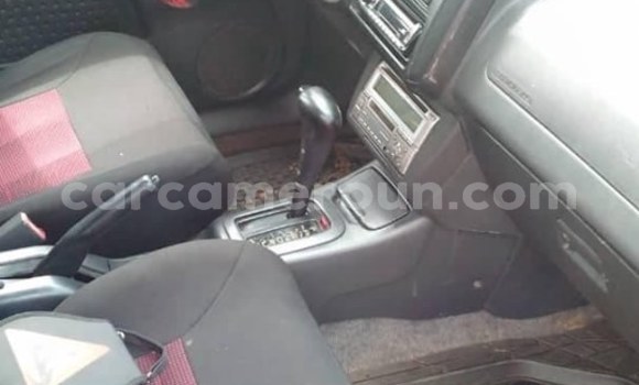 Sayi Na hannu Toyota RAV4 Green Mota in Douala a Ƙasar Kamaru Sayi Na hannu Toyota RAV4 Green Mota in Douala a Ƙasar Kamaru