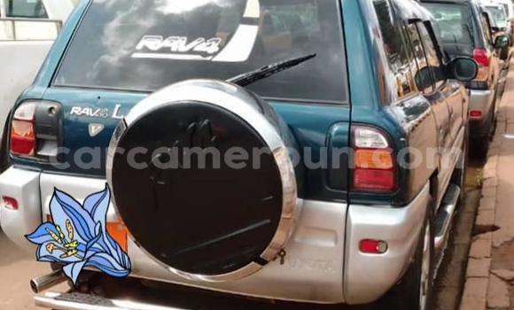 Sayi Na hannu Toyota RAV4 Green Mota in Douala a Ƙasar Kamaru Sayi Na hannu Toyota RAV4 Green Mota in Douala a Ƙasar Kamaru
