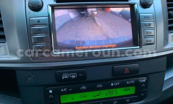 Sayi Na hannu Toyota Hilux Blue Mota in Douala a Ƙasar Kamaru Sayi Na hannu Toyota Hilux Blue Mota in Douala a Ƙasar Kamaru