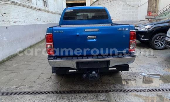 Sayi Na hannu Toyota Hilux Blue Mota in Douala a Ƙasar Kamaru Sayi Na hannu Toyota Hilux Blue Mota in Douala a Ƙasar Kamaru