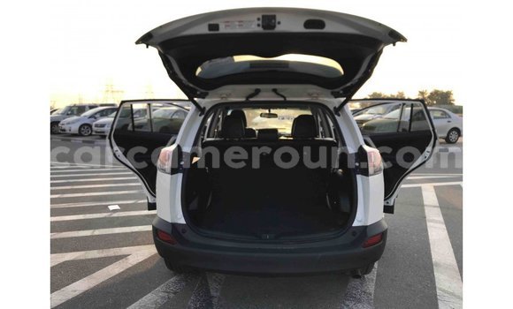 Acheter Import Voiture Toyota 4Runner Blanc à Import - Dubai, Adamawa Acheter Import Voiture Toyota 4Runner Blanc à Import - Dubai, Adamawa