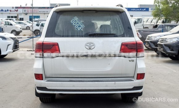 Sayi Imported Toyota Land Cruiser White Mota in Import - Dubai a Adamawa Sayi Imported Toyota Land Cruiser White Mota in Import - Dubai a Adamawa