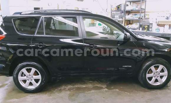 Sayi Na hannu Toyota RAV4 Black Mota in Douala a Ƙasar Kamaru Sayi Na hannu Toyota RAV4 Black Mota in Douala a Ƙasar Kamaru