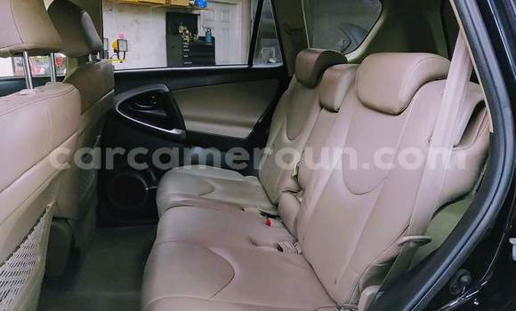 Sayi Na hannu Toyota RAV4 Black Mota in Douala a Ƙasar Kamaru Sayi Na hannu Toyota RAV4 Black Mota in Douala a Ƙasar Kamaru