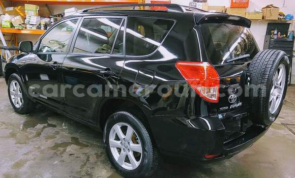 Sayi Na hannu Toyota RAV4 Black Mota in Douala a Ƙasar Kamaru Sayi Na hannu Toyota RAV4 Black Mota in Douala a Ƙasar Kamaru