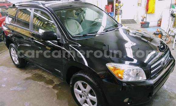Sayi Na hannu Toyota RAV4 Black Mota in Douala a Ƙasar Kamaru Sayi Na hannu Toyota RAV4 Black Mota in Douala a Ƙasar Kamaru