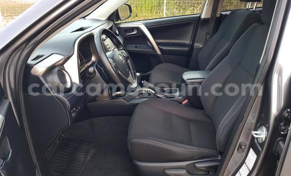 Sayi Na hannu Toyota RAV4 Sauran Mota in Douala a Ƙasar Kamaru Sayi Na hannu Toyota RAV4 Sauran Mota in Douala a Ƙasar Kamaru