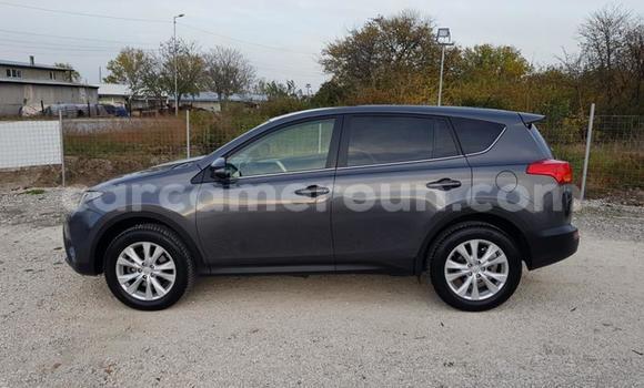 Sayi Na hannu Toyota RAV4 Sauran Mota in Douala a Ƙasar Kamaru Sayi Na hannu Toyota RAV4 Sauran Mota in Douala a Ƙasar Kamaru