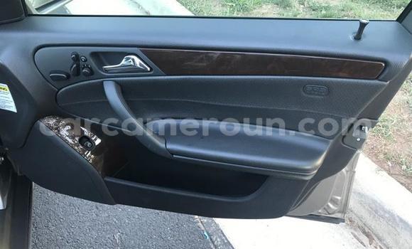 Sayi Na hannu Mercedes‒Benz 230 Sauran Mota in Douala a Ƙasar Kamaru Sayi Na hannu Mercedes‒Benz 230 Sauran Mota in Douala a Ƙasar Kamaru