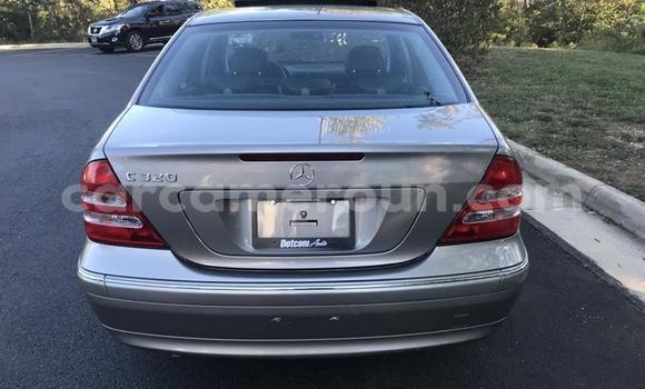 Sayi Na hannu Mercedes‒Benz 230 Sauran Mota in Douala a Ƙasar Kamaru Sayi Na hannu Mercedes‒Benz 230 Sauran Mota in Douala a Ƙasar Kamaru