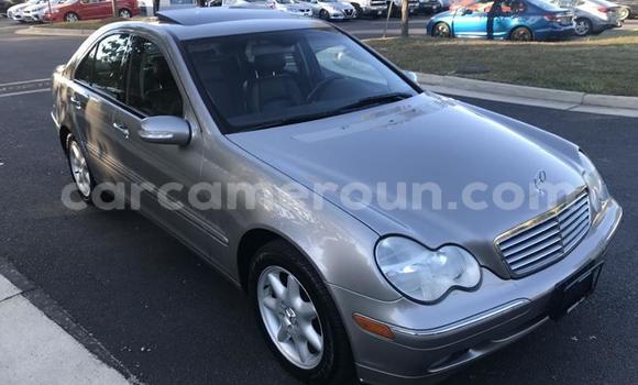 Sayi Na hannu Mercedes‒Benz 230 Sauran Mota in Douala a Ƙasar Kamaru Sayi Na hannu Mercedes‒Benz 230 Sauran Mota in Douala a Ƙasar Kamaru