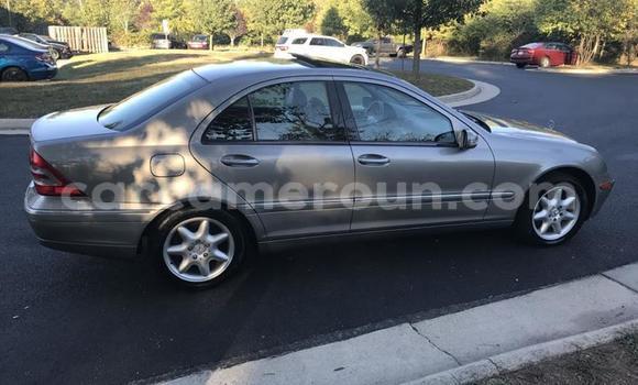 Sayi Na hannu Mercedes‒Benz 230 Sauran Mota in Douala a Ƙasar Kamaru Sayi Na hannu Mercedes‒Benz 230 Sauran Mota in Douala a Ƙasar Kamaru