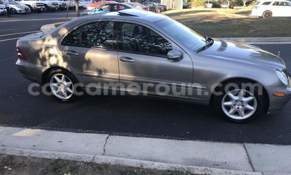 Sayi Na hannu Mercedes‒Benz 230 Sauran Mota in Douala a Ƙasar Kamaru Sayi Na hannu Mercedes‒Benz 230 Sauran Mota in Douala a Ƙasar Kamaru