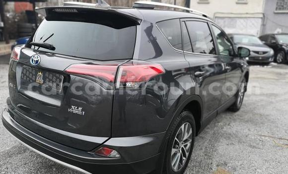 Sayi Na hannu Toyota RAV4 Sauran Mota in Douala a Ƙasar Kamaru Sayi Na hannu Toyota RAV4 Sauran Mota in Douala a Ƙasar Kamaru