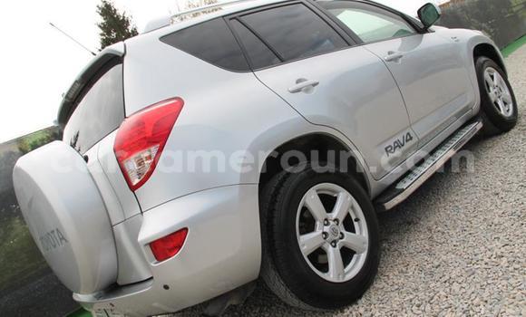 Sayi Na hannu Toyota RAV4 Sauran Mota in Douala a Ƙasar Kamaru Sayi Na hannu Toyota RAV4 Sauran Mota in Douala a Ƙasar Kamaru