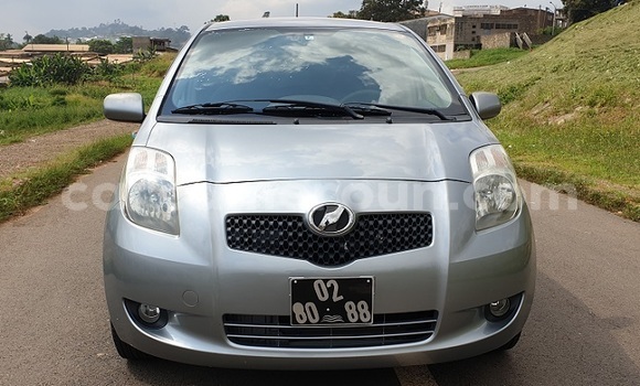 Sayi Imported Toyota Yaris Azurfa Mota in Yaounde a Babban Kamaru Sayi Imported Toyota Yaris Azurfa Mota in Yaounde a Babban Kamaru