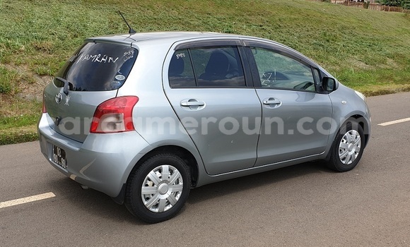 Sayi Imported Toyota Yaris Azurfa Mota in Yaounde a Babban Kamaru Sayi Imported Toyota Yaris Azurfa Mota in Yaounde a Babban Kamaru