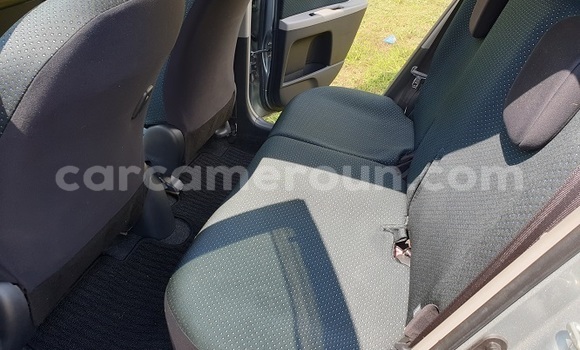 Sayi Imported Toyota Yaris Azurfa Mota in Yaounde a Babban Kamaru Sayi Imported Toyota Yaris Azurfa Mota in Yaounde a Babban Kamaru