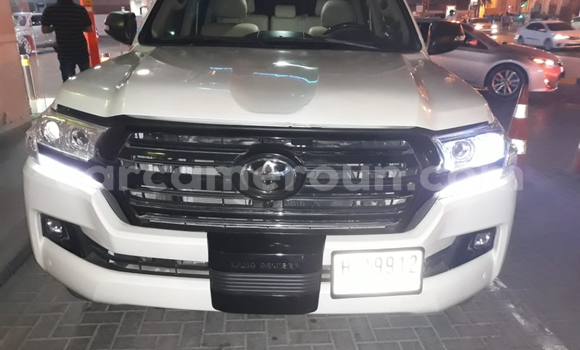 Acheter Occasion Voiture Toyota Land Cruiser Blanc à Yaoundé, Central Cameroon Acheter Occasion Voiture Toyota Land Cruiser Blanc à Yaoundé, Central Cameroon