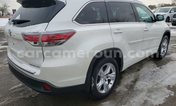 Buy Used Toyota Highlander White Car in Yaounde in Central Cameroon Buy Used Toyota Highlander White Car in Yaounde in Central Cameroon