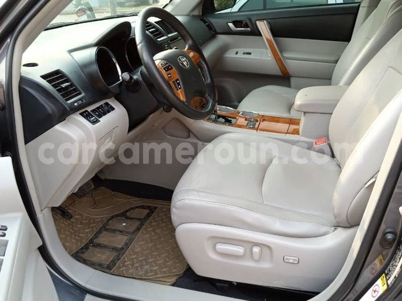 Big with watermark toyota highlander littoral cameroon douala 7338