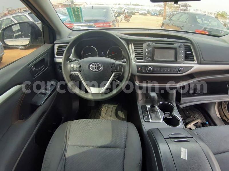 Big with watermark toyota highlander littoral cameroon douala 7352