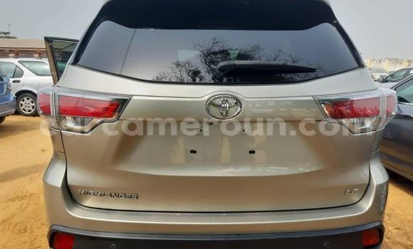 Acheter Occasion Voiture Toyota Highlander Beige à Douala, Littoral Cameroon Acheter Occasion Voiture Toyota Highlander Beige à Douala, Littoral Cameroon