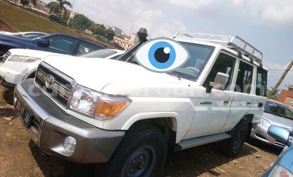 Acheter Occasion Voiture Toyota Land Cruiser Blanc à Douala, Littoral Cameroon Acheter Occasion Voiture Toyota Land Cruiser Blanc à Douala, Littoral Cameroon