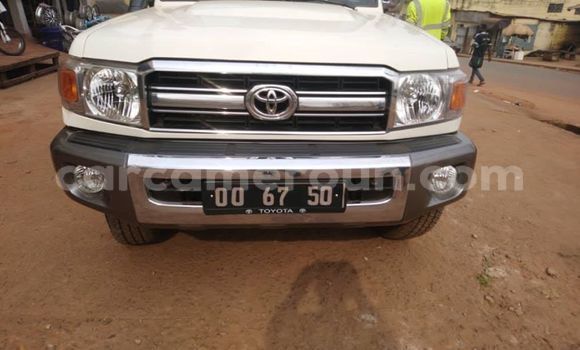 Acheter Occasion Voiture Toyota Land Cruiser Blanc à Douala, Littoral Cameroon Acheter Occasion Voiture Toyota Land Cruiser Blanc à Douala, Littoral Cameroon