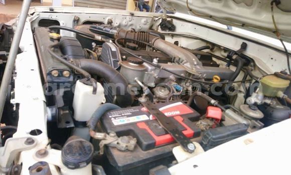 Acheter Occasion Voiture Toyota Land Cruiser Blanc à Douala, Littoral Cameroon Acheter Occasion Voiture Toyota Land Cruiser Blanc à Douala, Littoral Cameroon