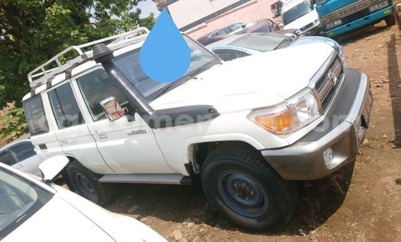 Acheter Occasion Voiture Toyota Land Cruiser Blanc à Douala, Littoral Cameroon Acheter Occasion Voiture Toyota Land Cruiser Blanc à Douala, Littoral Cameroon