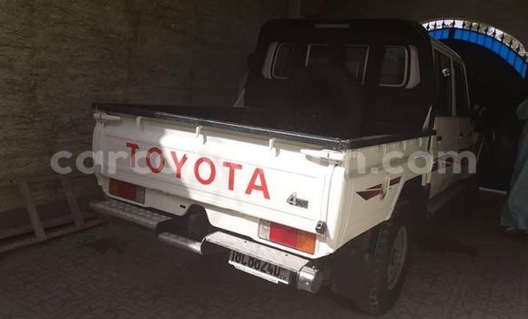 Acheter Occasion Voiture Toyota Pickup Blanc à Douala, Littoral Cameroon Acheter Occasion Voiture Toyota Pickup Blanc à Douala, Littoral Cameroon
