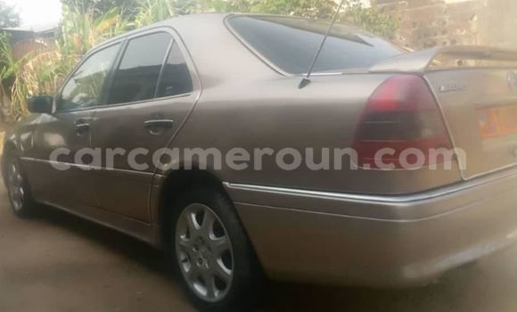 Acheter Occasion Voiture Mercedes‒Benz C–Class Marron à Douala, Littoral Cameroon Acheter Occasion Voiture Mercedes‒Benz C–Class Marron à Douala, Littoral Cameroon