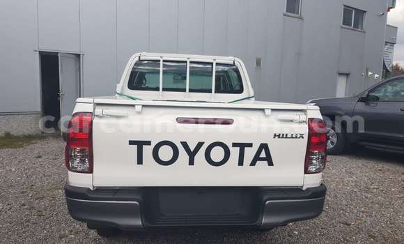 Sayi Na hannu Toyota Hilux White Mota in Douala a Ƙasar Kamaru Sayi Na hannu Toyota Hilux White Mota in Douala a Ƙasar Kamaru